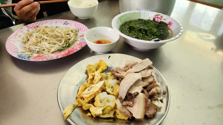 Những bữa cơm nội tr&uacute; đặc biệt nơi rẻo cao Ba Lế- Ảnh 4.