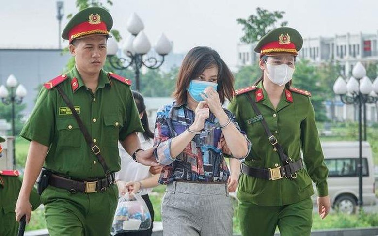 Nữ giám đốc trong vụ chuyến bay giải cứu tiếp tục dính líu vụ án khác- Ảnh 1. Nữ giám đốc trong vụ chuyến bay giải cứu tiếp tục dính líu vụ án khác- Ảnh 1.