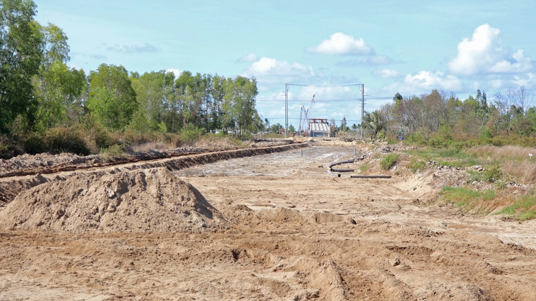 Cao tốc Hậu Giang - Cà Mau đoạn qua tỉnh Cà Mau ngóng cát từng ngày- Ảnh 2. Cao tốc Hậu Giang - Cà Mau đoạn qua tỉnh Cà Mau ngóng cát từng ngày- Ảnh 2.