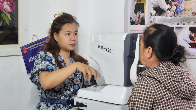 Ph&ograve;ng kh&aacute;m 0 đồng trong qu&aacute;n c&agrave; ph&ecirc; ở H&agrave; Nội- Ảnh 3.