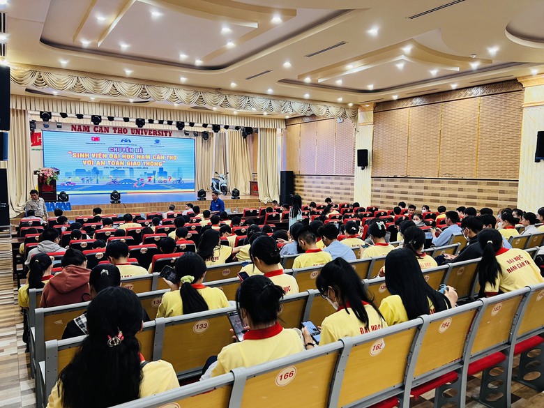 Phổ biến kiến thức sơ cấp cứu người bị TNGT đến hàng trăm sinh viên ở Cần Thơ- Ảnh 1. Phổ biến kiến thức sơ cấp cứu người bị TNGT đến hàng trăm sinh viên ở Cần Thơ- Ảnh 1.