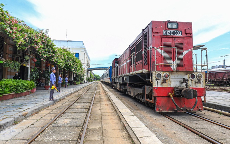 Dự kiến th&aacute;ng 10/2025 sẽ th&ocirc;ng qua Luật Đường sắt (sửa đổi)