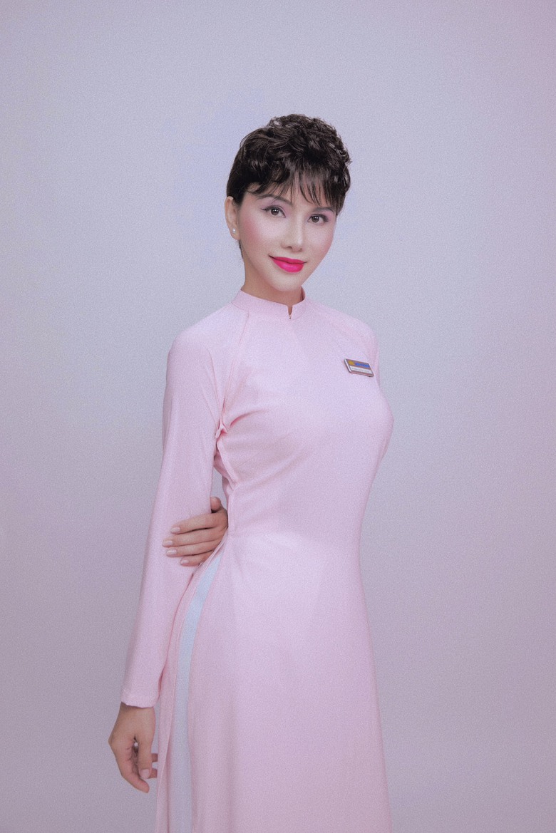 Ngắm nhan sắc "Hoa hậu h&agrave;ng kh&ocirc;ng" Loan Vương qua trang phục &aacute;o d&agrave;i- Ảnh 8.