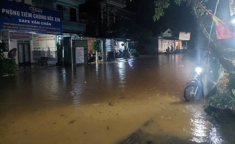Mưa to k&eacute;o d&agrave;i g&acirc;y lũ lớn, ngập s&acirc;u nhiều khu vực ở Y&ecirc;n B&aacute;i- Ảnh 1.