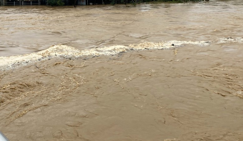 Huy động trăm người t&igrave;m kiếm 2 anh em ruột nghi bị lũ cuốn tr&ocirc;i ở L&agrave;o Cai- Ảnh 1.