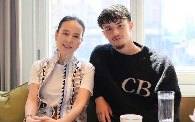 Sếp b&oacute;ng đ&aacute; Th&aacute;i Lan sang Anh săn sao khủng cho đội tuyển