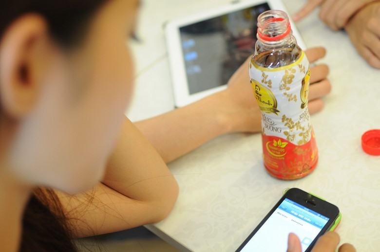 Uống g&igrave; để giữ cơ thể lu&ocirc;n tươi m&aacute;t khi l&agrave;m c&uacute; đ&ecirc;m?- Ảnh 2.