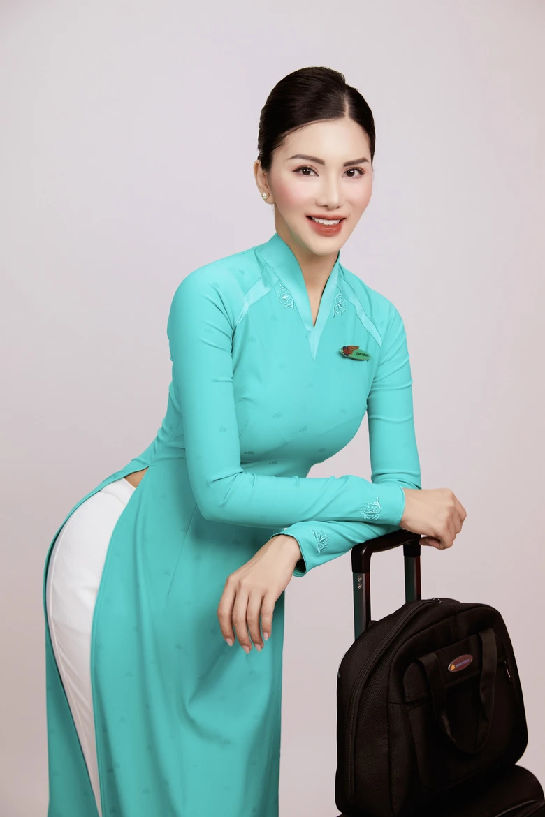 Ngắm nhan sắc "Hoa hậu h&agrave;ng kh&ocirc;ng" Loan Vương qua trang phục &aacute;o d&agrave;i- Ảnh 9.