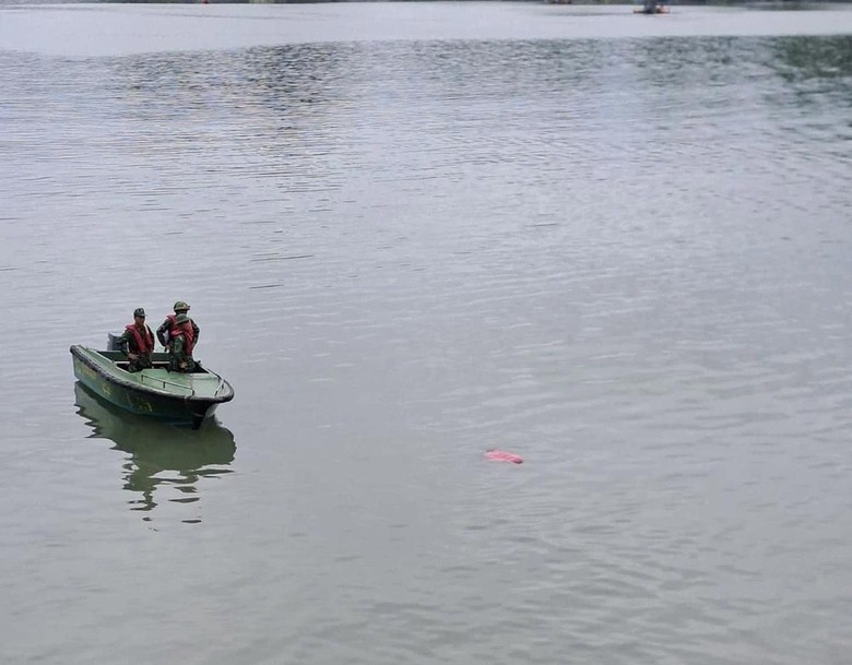 Ph&aacute;t hiện thi thể nữ giới khi đang t&igrave;m kiếm 3 người mất t&iacute;ch tr&ecirc;n v&ugrave;ng biển C&aacute;t B&agrave;- Ảnh 1.