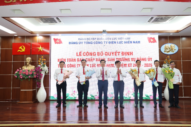EVNSPC: C&ocirc;ng bố c&aacute;c quyết định kiện to&agrave;n c&ocirc;ng t&aacute;c c&aacute;n bộ- Ảnh 1.