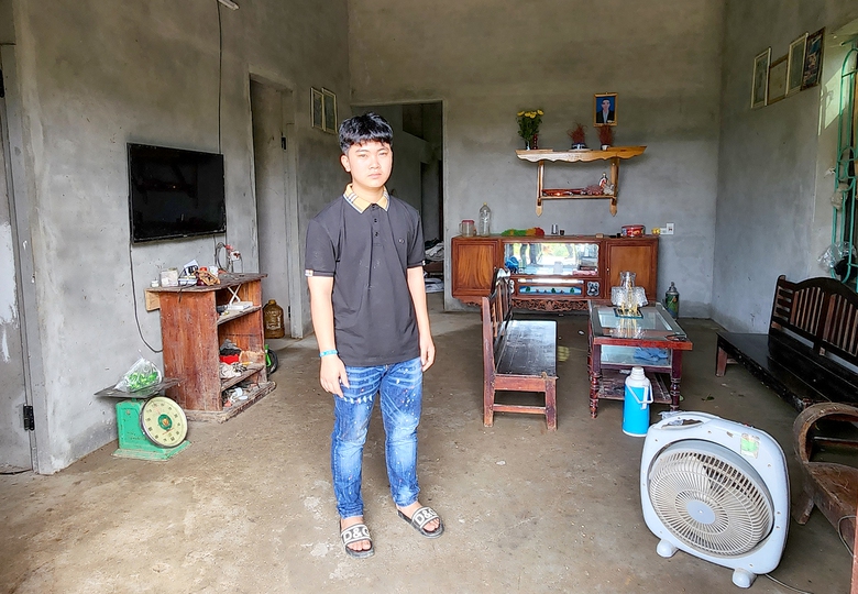 Cơ cực cậu b&eacute; gồng g&aacute;nh chăm mẹ bệnh, anh tai nạn- Ảnh 2.