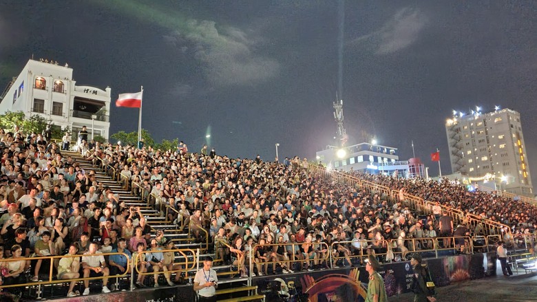 Lễ hội Ph&aacute;o hoa quốc tế Đ&agrave; Nẵng - những cảm x&uacute;c chỉ xem tại kh&aacute;n đ&agrave;i mới c&oacute;- Ảnh 6.