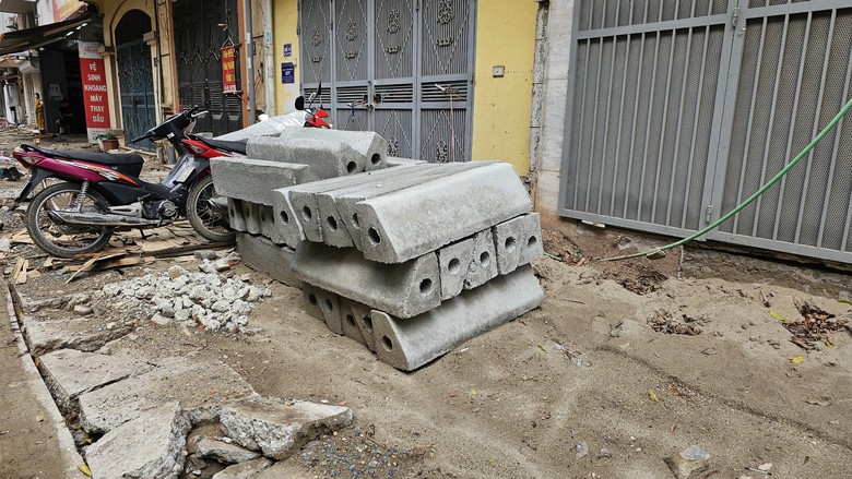 Bất an công trường thi công đường vào 5 trường học- Ảnh 4. Bất an công trường thi công đường vào 5 trường học- Ảnh 4.