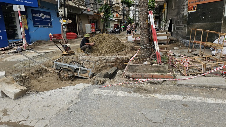 Bất an công trường thi công đường vào 5 trường học- Ảnh 2. Bất an công trường thi công đường vào 5 trường học- Ảnh 2.