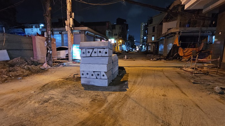 Bất an công trường thi công đường vào 5 trường học- Ảnh 12. Bất an công trường thi công đường vào 5 trường học- Ảnh 12.