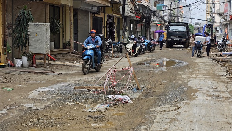 Bất an công trường thi công đường vào 5 trường học- Ảnh 8. Bất an công trường thi công đường vào 5 trường học- Ảnh 8.