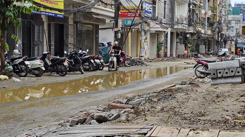 Bất an công trường thi công đường vào 5 trường học- Ảnh 9. Bất an công trường thi công đường vào 5 trường học- Ảnh 9.