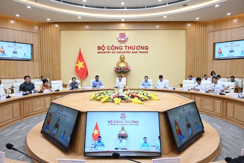 Bộ trưởng C&ocirc;ng thương n&oacute;i r&otilde; l&yacute; do gi&aacute; điện mặt trời m&aacute;i nh&agrave; chỉ 0 đồng- Ảnh 2.
