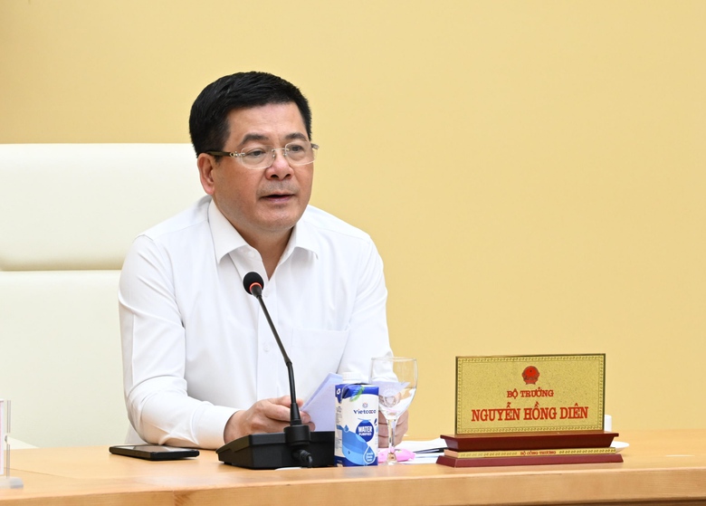 Bộ trưởng C&ocirc;ng thương n&oacute;i r&otilde; l&yacute; do gi&aacute; điện mặt trời m&aacute;i nh&agrave; chỉ 0 đồng- Ảnh 1.