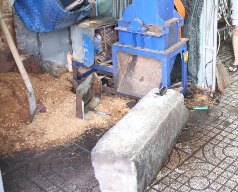 Tr&aacute;nh xe m&aacute;y trượt ng&atilde;, xe tải đ&aacute;nh l&aacute;i t&ocirc;ng dải ph&acirc;n c&aacute;ch- Ảnh 2.