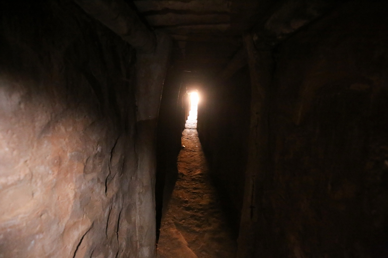 Du khách nườm nượp đổ về di tích đồi A1- Ảnh 15. Du khách nườm nượp đổ về di tích đồi A1- Ảnh 15.