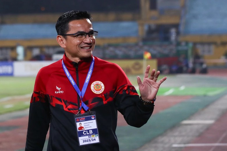 Toan tính của bầu Đức và HLV Kiatisak tan thành mây khói- Ảnh 2. Toan tính của bầu Đức và HLV Kiatisak tan thành mây khói- Ảnh 2.