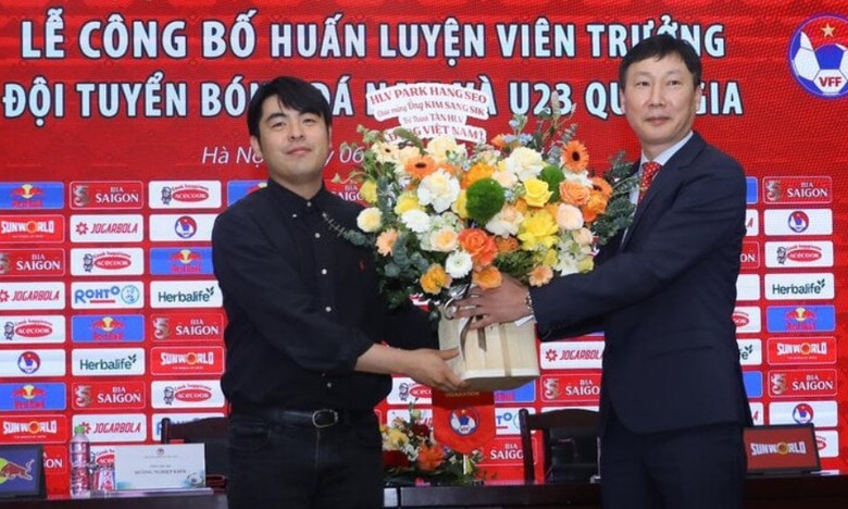 HLV Kim Sang-sik quyết tâm làm nên kỳ tích trong ngày ra mắt đội tuyển Việt Nam- Ảnh 3. HLV Kim Sang-sik quyết tâm làm nên kỳ tích trong ngày ra mắt đội tuyển Việt Nam- Ảnh 3.