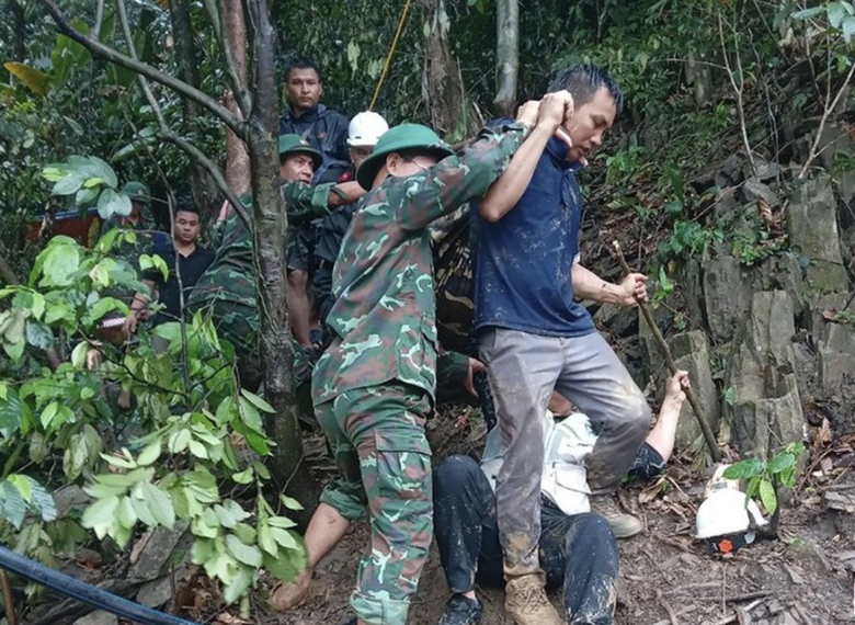 EVN th&ocirc;ng tin vụ sạt lở v&ugrave;i l&aacute;n trại khiến 3 c&ocirc;ng nh&acirc;n thi c&ocirc;ng đường d&acirc;y 500kV tử vong- Ảnh 1.