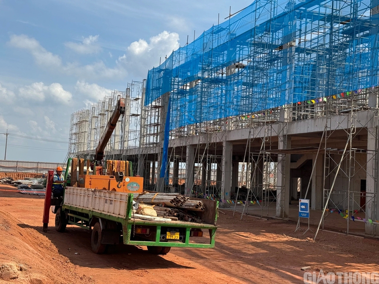 Th&aacute;p kh&ocirc;ng lưu s&acirc;n bay Long Th&agrave;nh vượt tiến độ, cao hơn 72m- Ảnh 2.