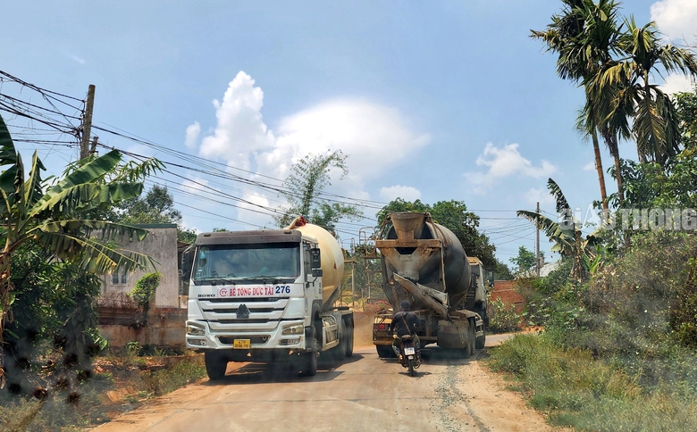 Kr&ocirc;ng Pắk (Đắk Lắk): D&acirc;n khốn khổ v&igrave; bụi, n&iacute;n thở mỗi khi đi đường- Ảnh 13.