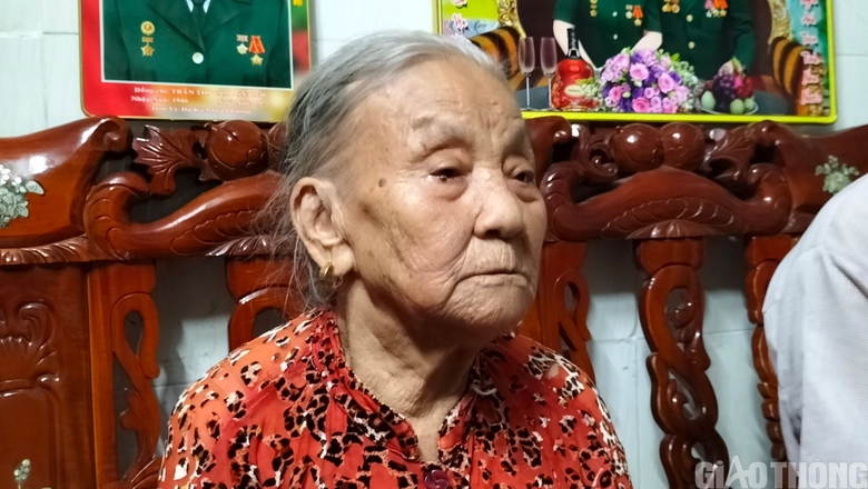 Mối tình đặc biệt của anh bộ đội và nữ dân công từ chiến dịch Điện Biên Phủ- Ảnh 3. Mối tình đặc biệt của anh bộ đội và nữ dân công từ chiến dịch Điện Biên Phủ- Ảnh 3.