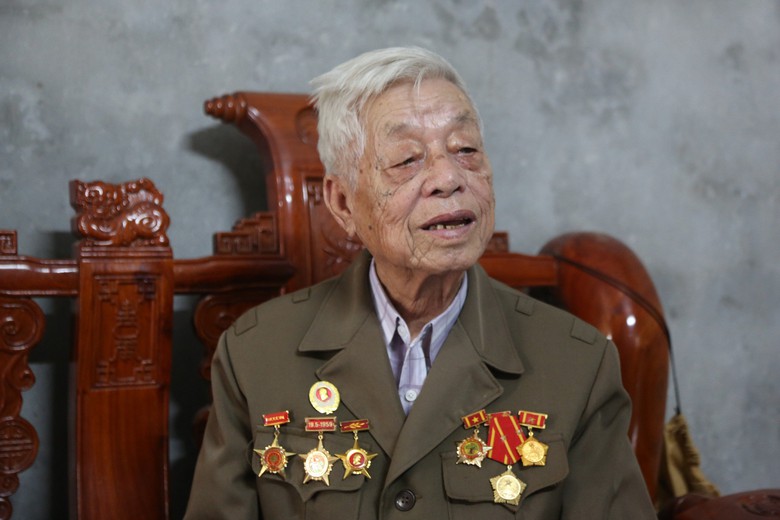 Cựu chiến binh Điện Bi&ecirc;n Phủ kể chuyện v&aacute;c đạn ph&aacute;o v&agrave;o trận địa- Ảnh 2.