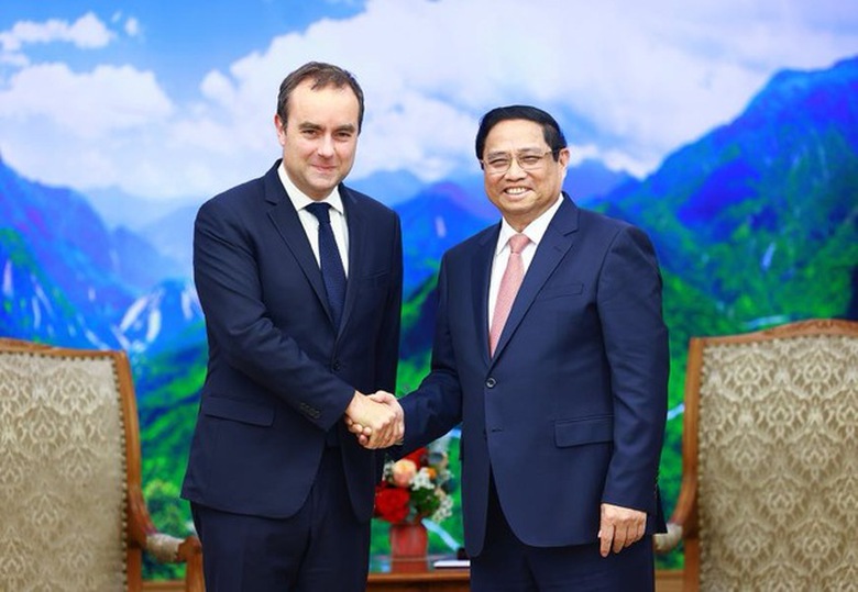 Chuyến thăm Điện Bi&ecirc;n Phủ của Bộ trưởng Qu&acirc;n đội Ph&aacute;p l&agrave; h&igrave;nh mẫu về h&agrave;n gắn- Ảnh 1.