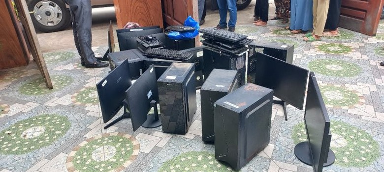 Triệt ph&aacute; nh&oacute;m tội phạm ph&aacute;t t&aacute;n m&atilde; độc tr&ecirc;n kh&ocirc;ng gian mạng chiếm đoạt 90 tỷ đồng- Ảnh 2.