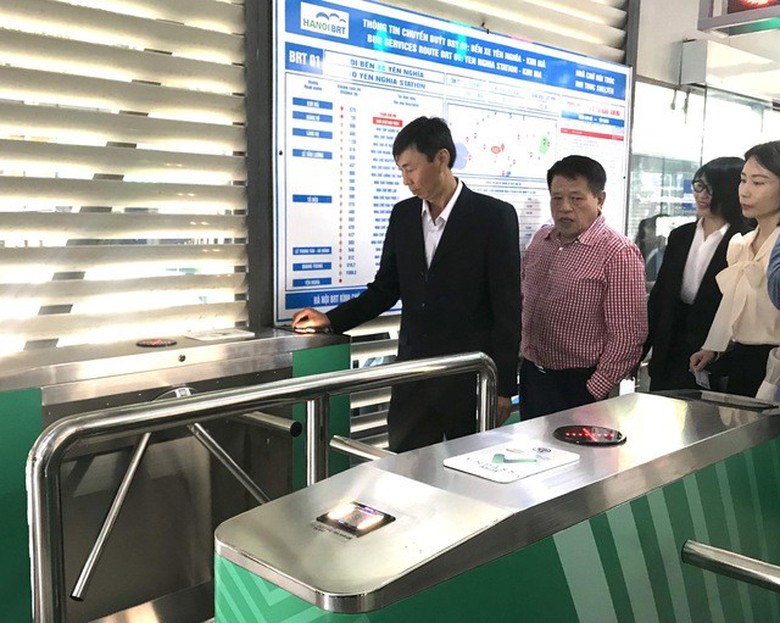 Hà Nội: Phát hành trên 18 nghìn thẻ vé xe buýt điện tử- Ảnh 1. Hà Nội: Phát hành trên 18 nghìn thẻ vé xe buýt điện tử- Ảnh 1.