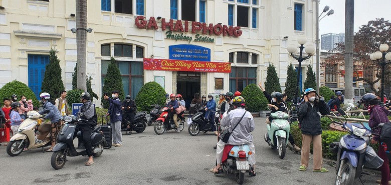 Tranh gi&agrave;nh kh&aacute;ch, t&agrave;i xế xe &ocirc;m bị đ&acirc;m tử vong- Ảnh 1.