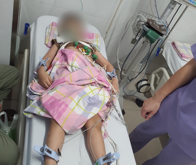 Hải Dương: B&eacute; trai đuối nước tại bể bơi Ho&agrave; X&aacute;, gia đ&igrave;nh tố chủ đầu tư phớt lờ- Ảnh 1.