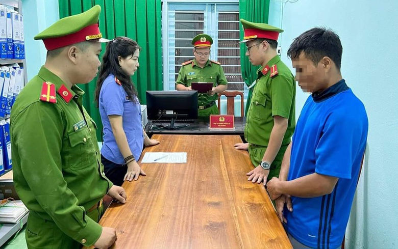 Khởi tố thanh ni&ecirc;n hiếp d&acirc;m, l&agrave;m người dưới 16 tuổi c&oacute; thai- Ảnh 1.