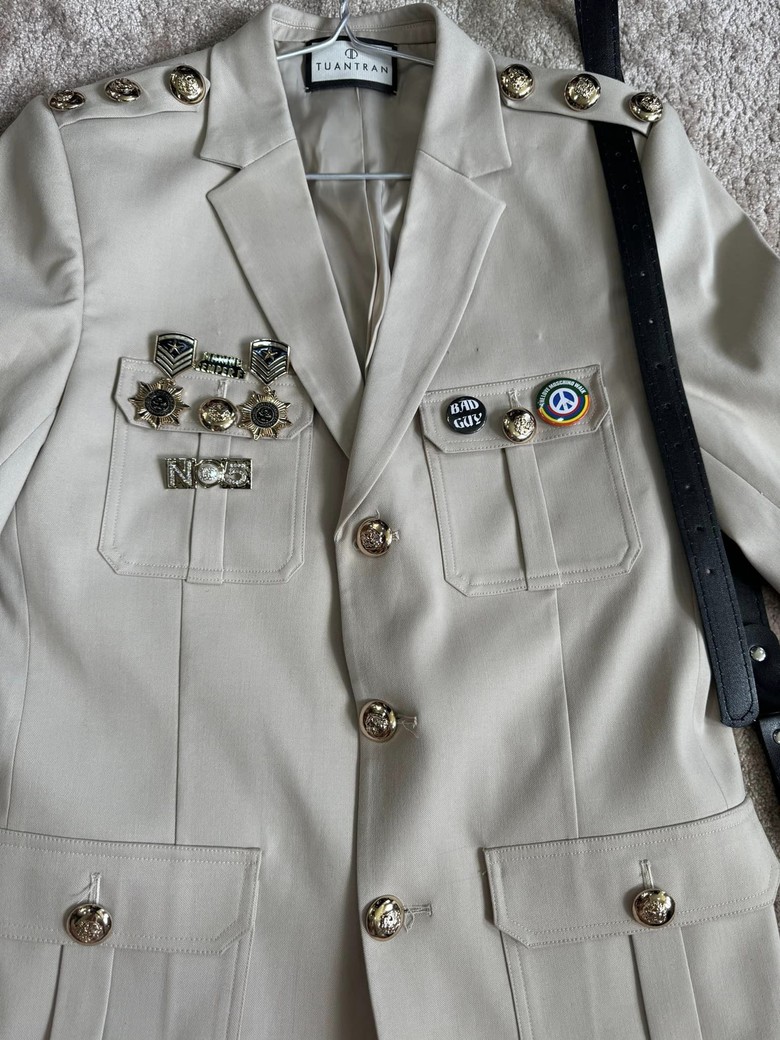 Bộ Văn h&oacute;a v&agrave;o cuộc vụ Đ&agrave;m Vĩnh Hưng c&agrave;i huy hiệu lạ khi biểu diễn- Ảnh 3.