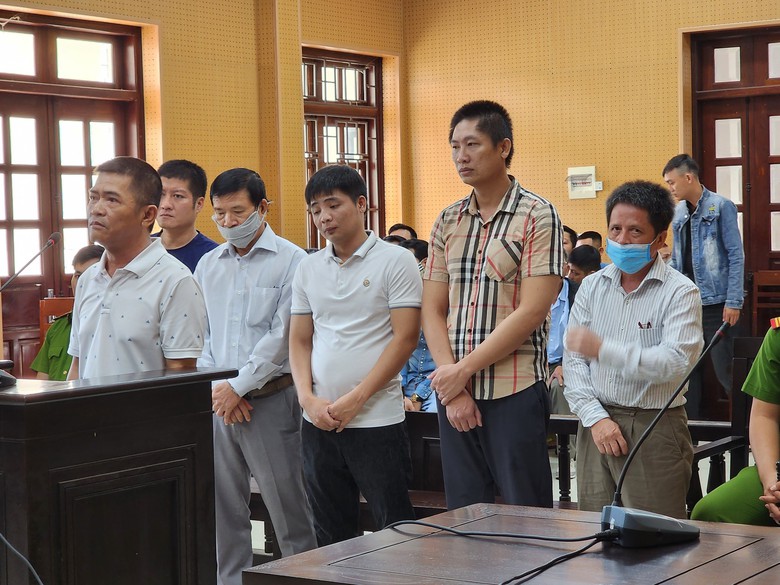 Cựu gi&aacute;m đốc trung t&acirc;m ph&aacute;p y nhận hối lộ bị tuy&ecirc;n phạt hơn 4 năm t&ugrave;- Ảnh 3.