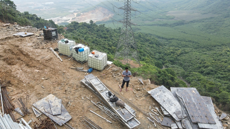 X&oacute;t xa b&agrave;n thờ tạm 3 c&ocirc;ng nh&acirc;n thi c&ocirc;ng đường điện tử vong v&igrave; sạt lở- Ảnh 6.