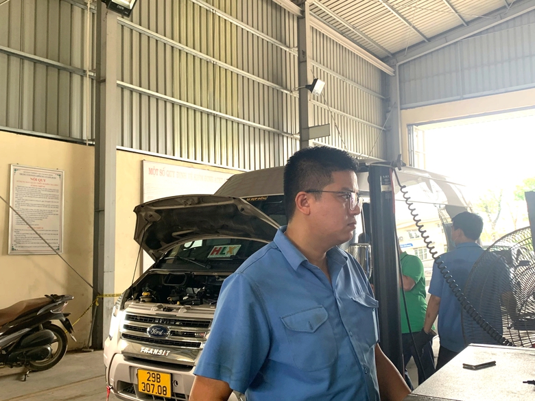 Ho&agrave; B&igrave;nh: Lo ngại trung t&acirc;m đăng kiểm phải đ&oacute;ng cửa, d&acirc;n đổ x&ocirc; đi kiểm định- Ảnh 3.