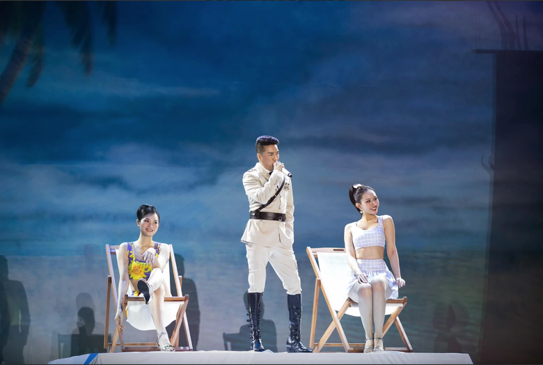 Bộ Văn h&oacute;a v&agrave;o cuộc vụ Đ&agrave;m Vĩnh Hưng c&agrave;i huy hiệu lạ khi biểu diễn- Ảnh 1.