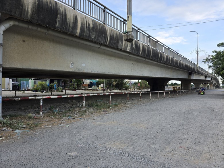 Cần Thơ c&oacute; cho ph&eacute;p mở b&atilde;i xe, x&oacute;a t&igrave;nh trạng nhếch nh&aacute;c dưới gầm cầu?- Ảnh 7.