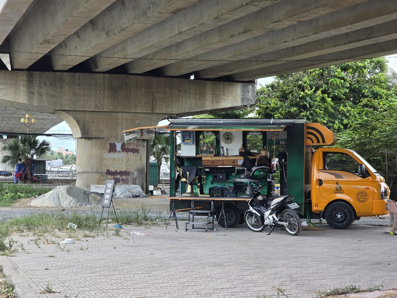 Cần Thơ c&oacute; cho ph&eacute;p mở b&atilde;i xe, x&oacute;a t&igrave;nh trạng nhếch nh&aacute;c dưới gầm cầu?- Ảnh 10.