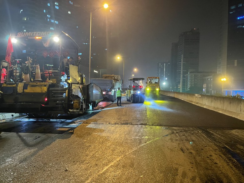 H&agrave; Nội xuy&ecirc;n đ&ecirc;m khắc phục hư hỏng khe co gi&atilde;n tr&ecirc;n đường V&agrave;nh đai 3- Ảnh 2.