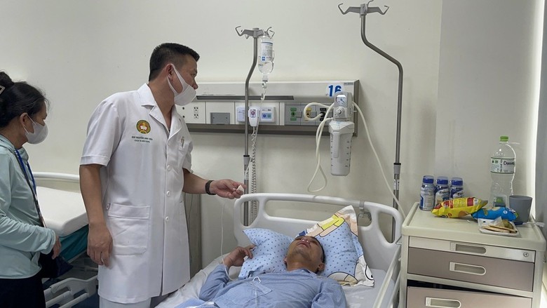 C&ocirc;ng an v&agrave;o cuộc điều tra vụ l&aacute;i xe kh&aacute;ch bị đ&aacute;nh hội đồng ở Lai Ch&acirc;u- Ảnh 1.