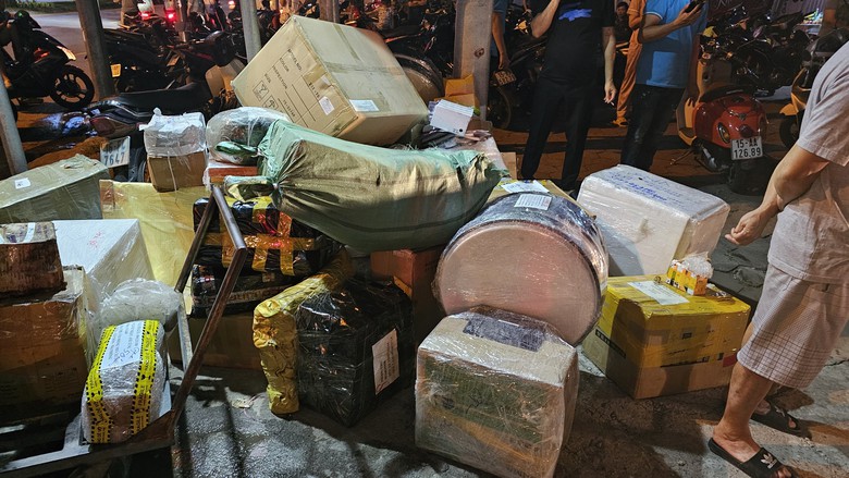 Hải Ph&ograve;ng: Ch&aacute;y lớn tại 4 cửa h&agrave;ng tr&ecirc;n đường V&otilde; Nguy&ecirc;n Gi&aacute;p- Ảnh 3.