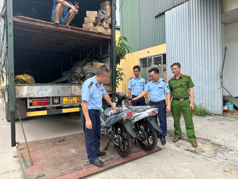 Khởi tố vụ &aacute;n sản xuất, bu&ocirc;n b&aacute;n h&agrave;ng giả tại C&ocirc;ng ty Lifan- Ảnh 1.