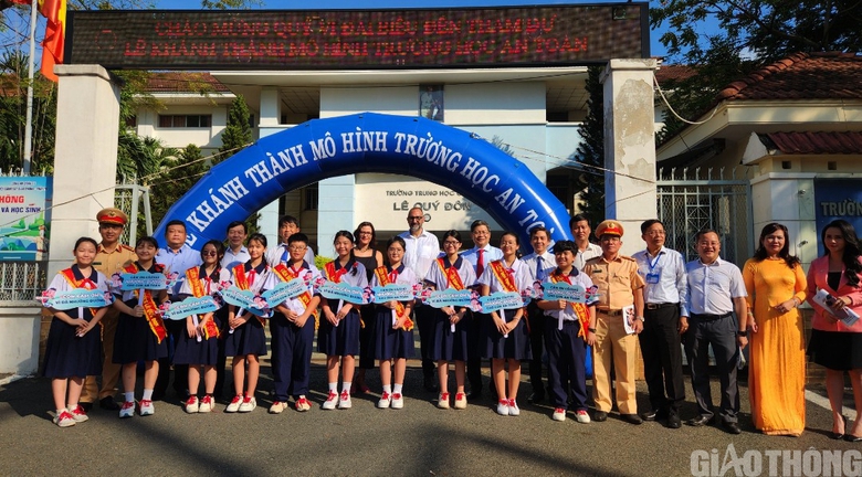 Khánh thành mô hình trường học an toàn, áp dụng sổ tay ATGT- Ảnh 2. Khánh thành mô hình trường học an toàn, áp dụng sổ tay ATGT- Ảnh 2.